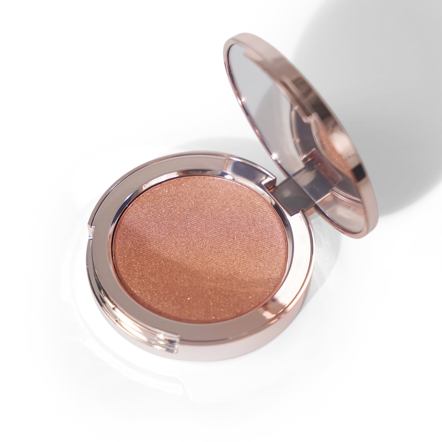 Poudre Illuminatrice – Éclat Lumineux & Fini Scintillant